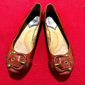 FRYE Sz 8.5  Big Buckle Reddish Brown Distressed Leather Flats Shoes